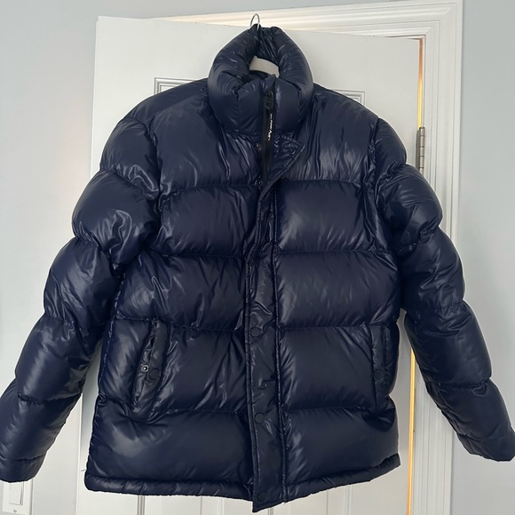 Aritzia Super Puff Jacket. Color Navy. Size medium - Picture 2 of 5